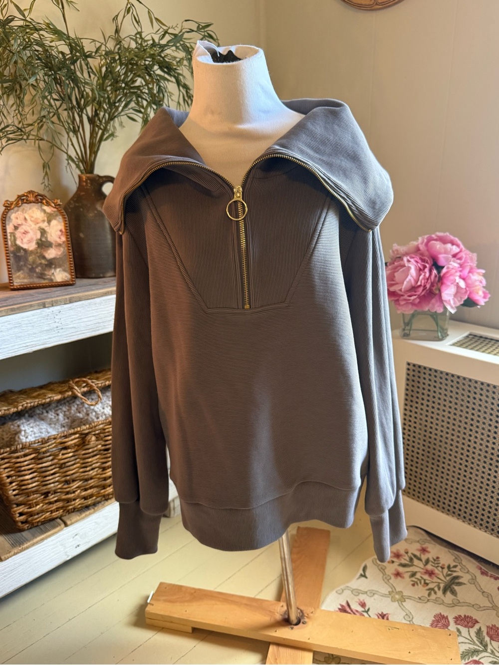 Varley Gray Ribbed Half Zip Pullover Sweatshirt Oversized Collar Gold Zip M